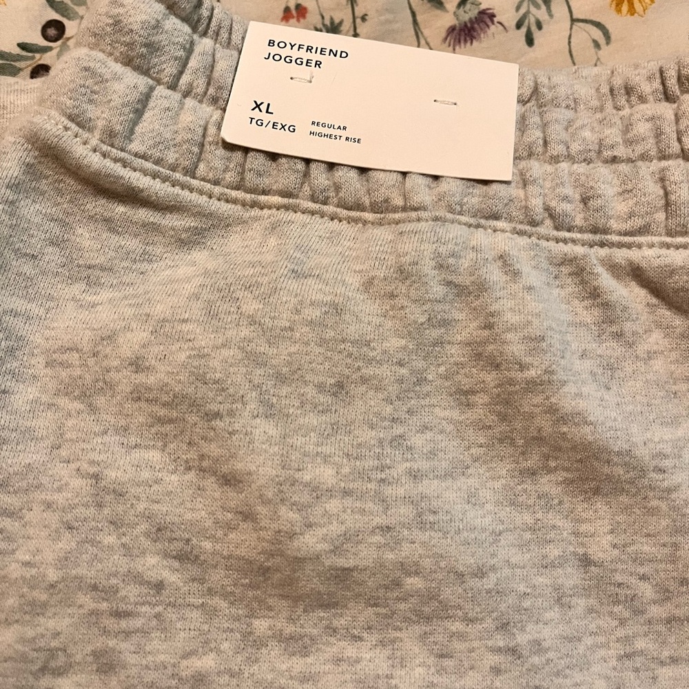 XL Women’s American Eagle “boyfriend” joggers. Brand new, with tags.